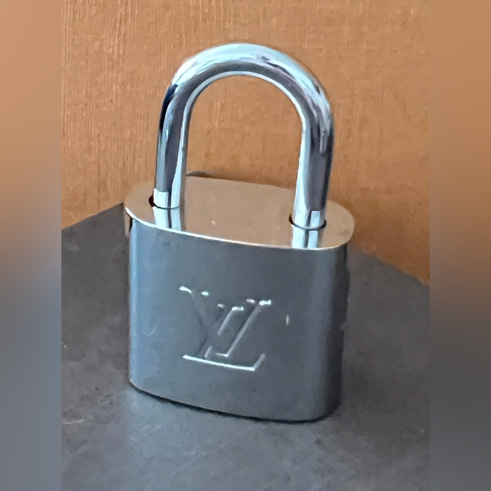 Louis Vuitton Silver Lock with 2 keys